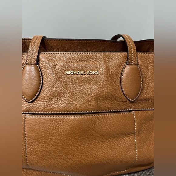 Michael Kors Large East West MAE Tote in Acorn - Picture 8 of 12